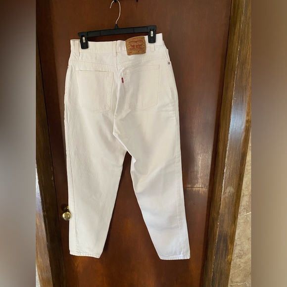 White Levi’s Jeans - Picture 5 of 5